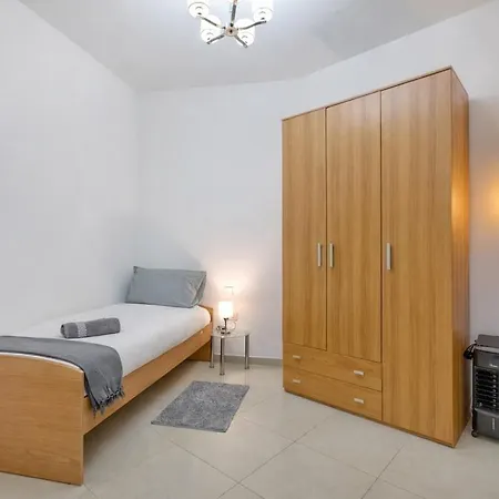 Апартаменты St Pauls Bright With Balcony Сент-Полс-Бей