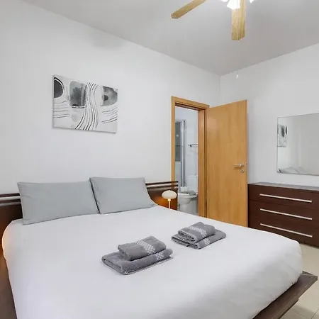 Апартаменты St Pauls Bright With Balcony