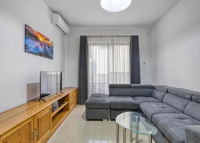 Апартаменты St Pauls Bright With Balcony