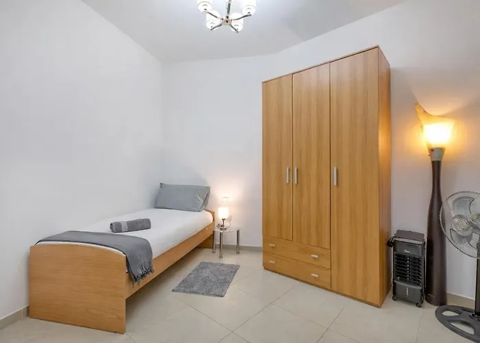 Апартаменты St Pauls Bright With Balcony Сент-Полс-Бей