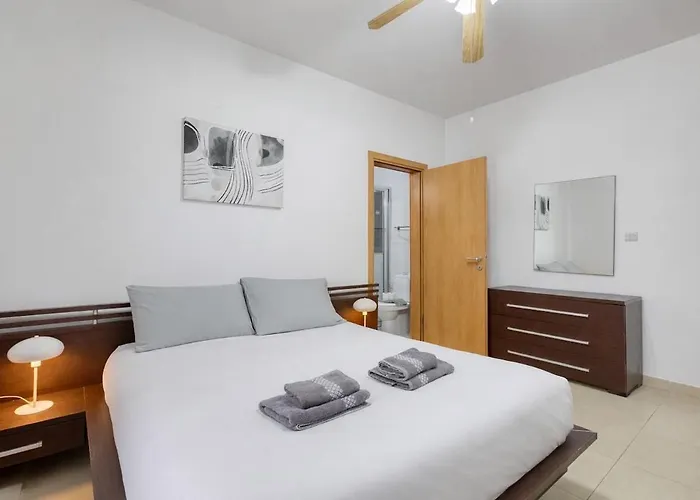 Апартаменты St Pauls Bright With Balcony