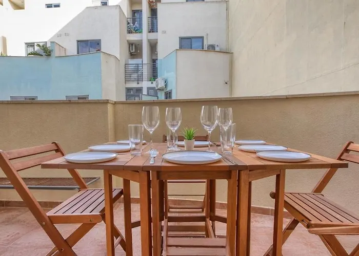 Апартаменты St Pauls Bright With Balcony Сент-Полс-Бей