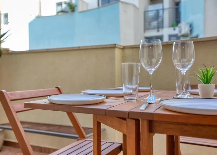 St Pauls Bright With Balcony