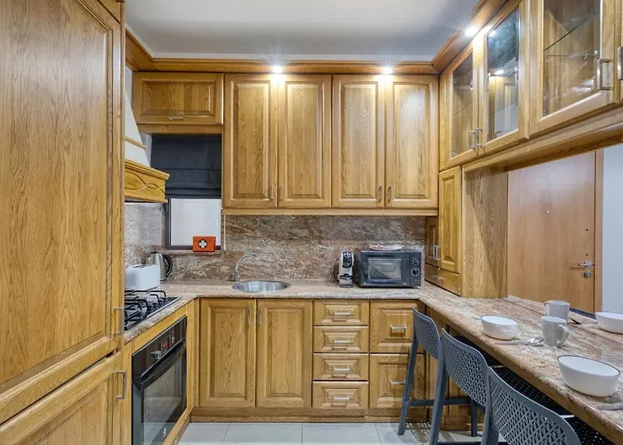 St Pauls Bright With Balcony Апартаменты *